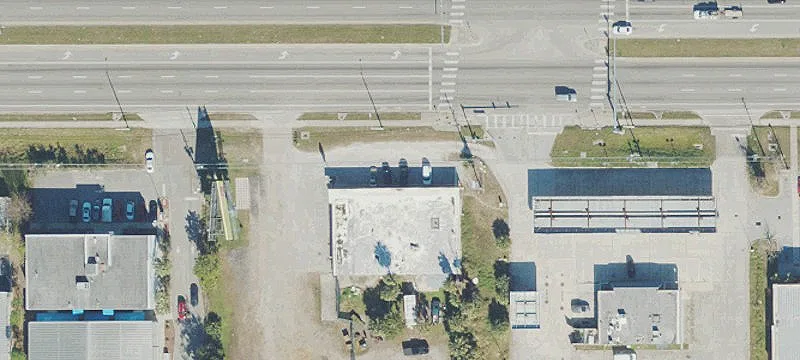 High-Visibility Commercial Suite on Colonial
