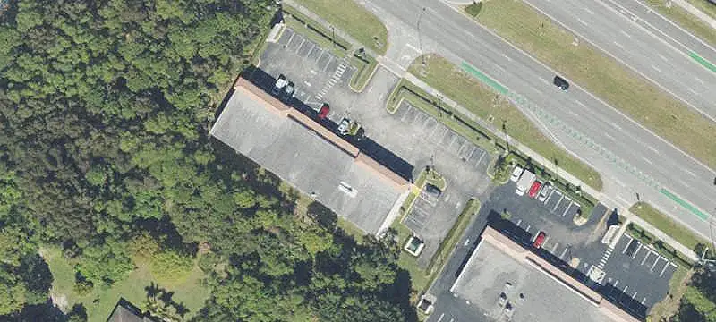 Corner Unit in High-Traffic Plaza