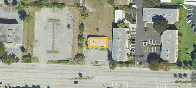 Stand-Alone Building on Lake Worth