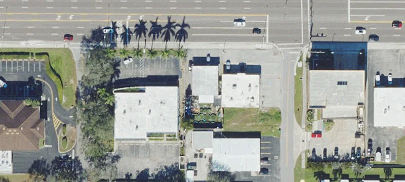 Free-Standing Building on Bee Ridge