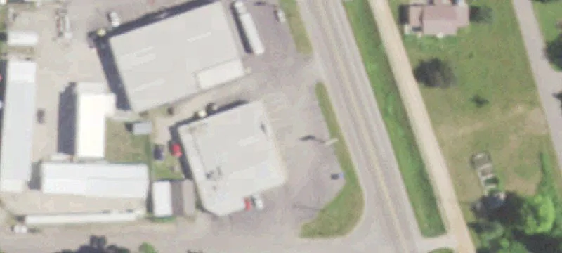 Established Grocery Store on Highway
