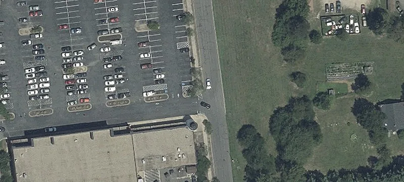 Retail Space in Busy Center