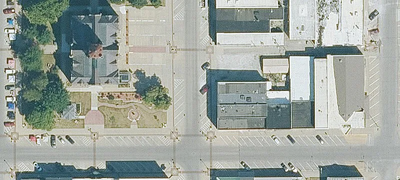 Commercial Building on Knoxville Square