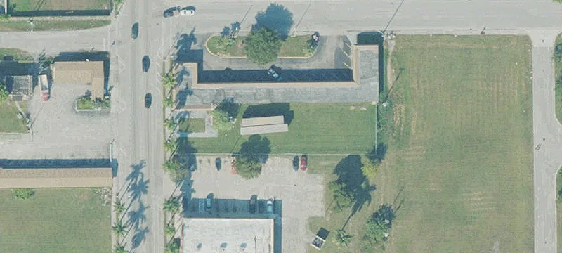 Commercial Building on Krome Avenue