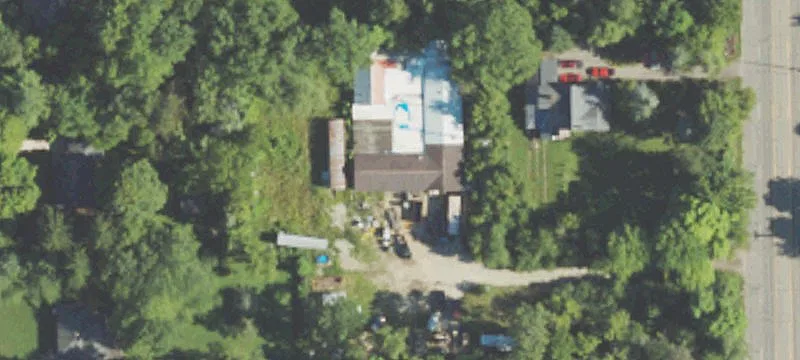 Commercial Building on Large Lot