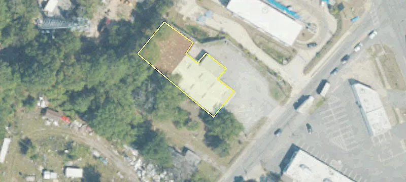 Well-Equipped Warehouse Near Victory Dr