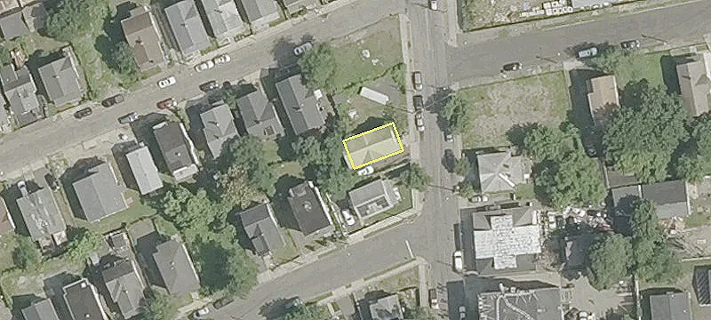 Modern Apartment with Private Yard