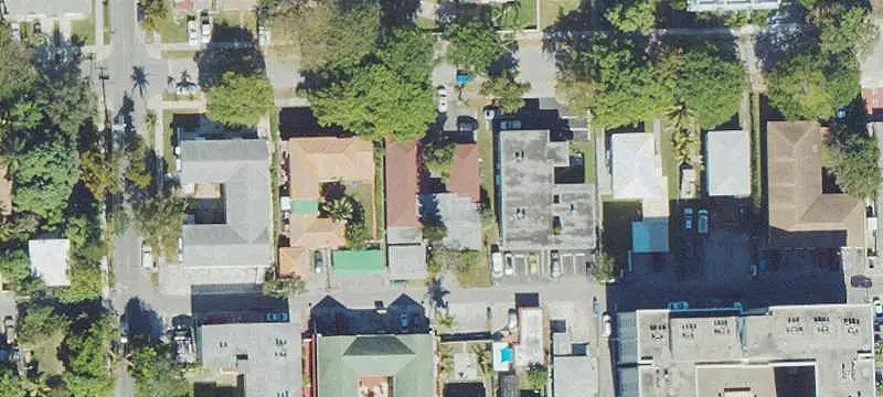 Hollywood Garden-Style Apartment Building