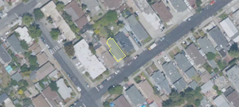 Six-Unit Apartment Building in Fruitvale