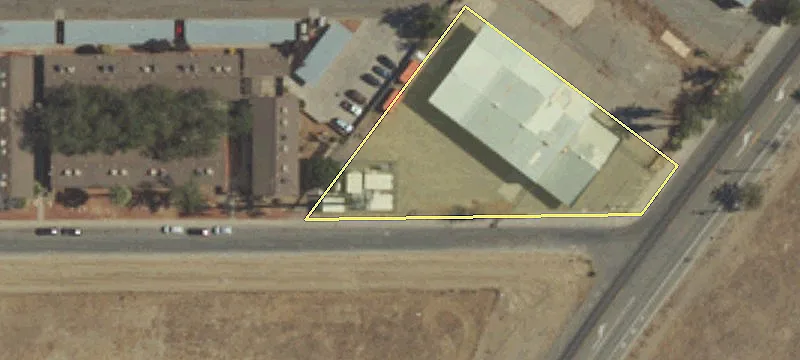 Commercial Shop on Large Lot