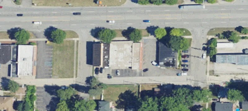 Versatile Commercial Space on Van Born