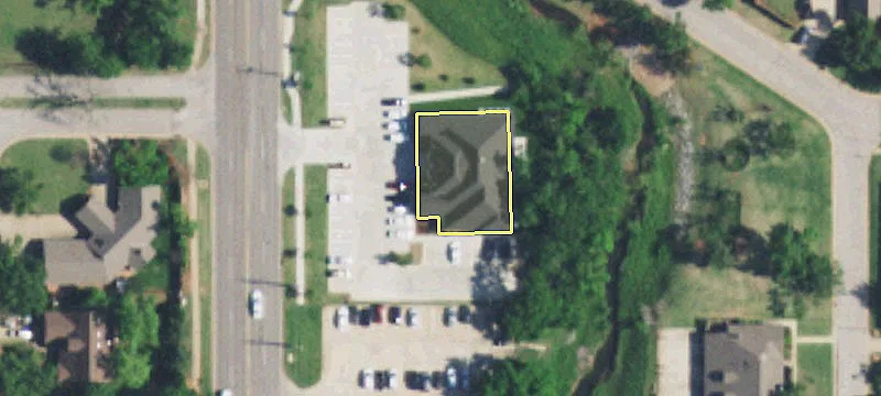 Spacious Office Building Near Turnpike