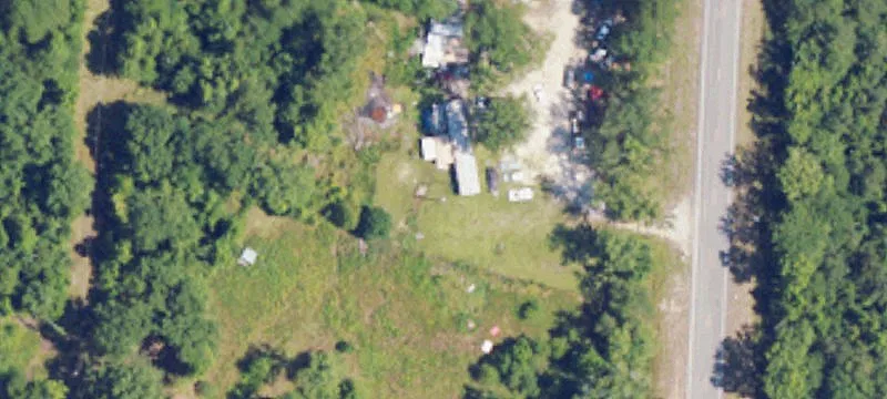 Versatile Building on Large Lot