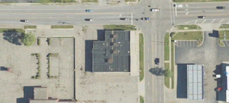 Updated Commercial Building on Saginaw