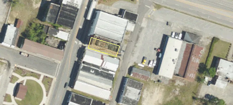 Commercial Building on Corner Lot