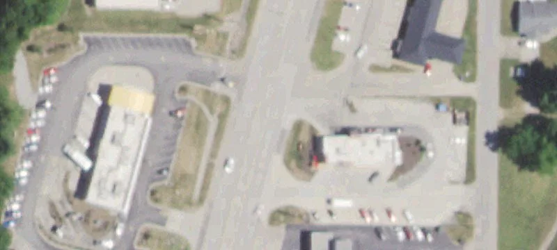 High-Visibility Retail/Warehouse Space on Neosho