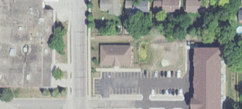 Versatile Commercial Building Near I-35