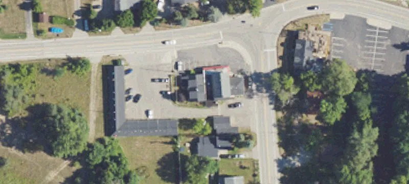 Established Restaurant on Lakeville Lake