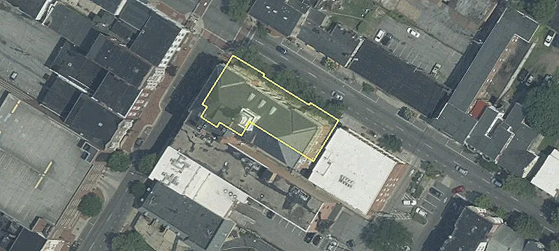 Mixed-Use Building on High Traffic Route