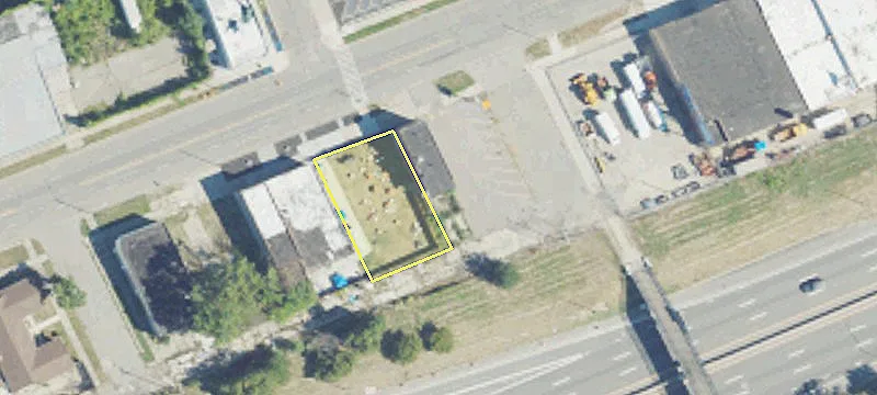 Commercial Building with Apartment