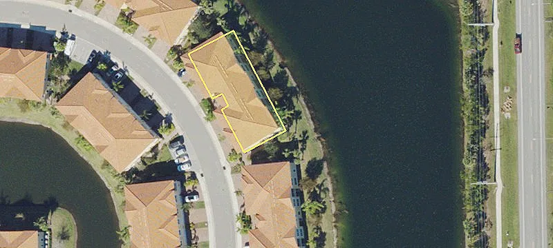 Coastal Townhouse with Lake Views