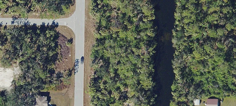 Buildable Lot Near Freshwater Canal