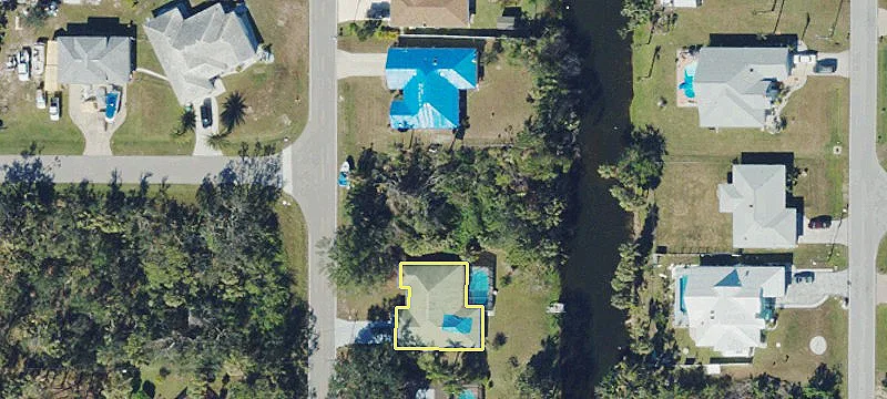 Vacant Lot Near Amenities