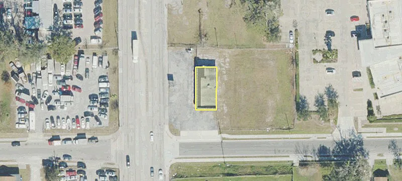 Freestanding Commercial Property on Corner Lot