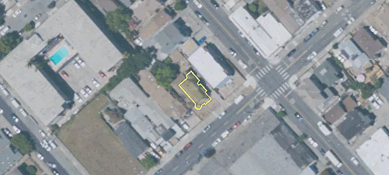 Vacant Victorian Fourplex in Oakland