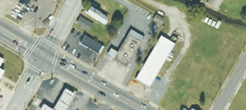 Commercial Building on High-Traffic Corridor