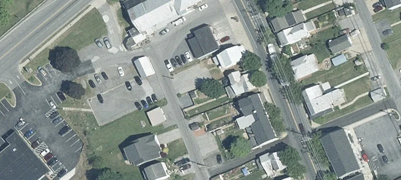 Detached Commercial Building with Salon
