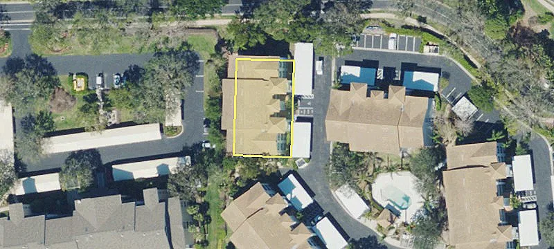 Renovated End-Unit Near Vanderbilt Beach