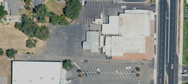 Freestanding Building on Fair Oaks