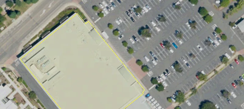 Retail Space in Busy Center