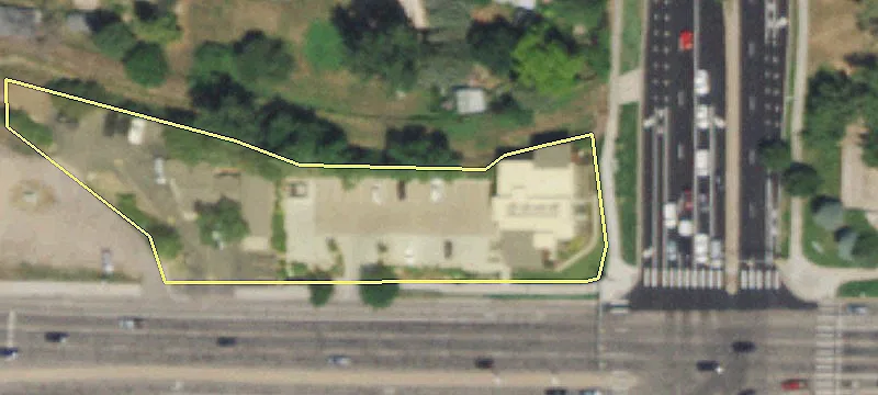High-Traffic Retail/Service Space Available