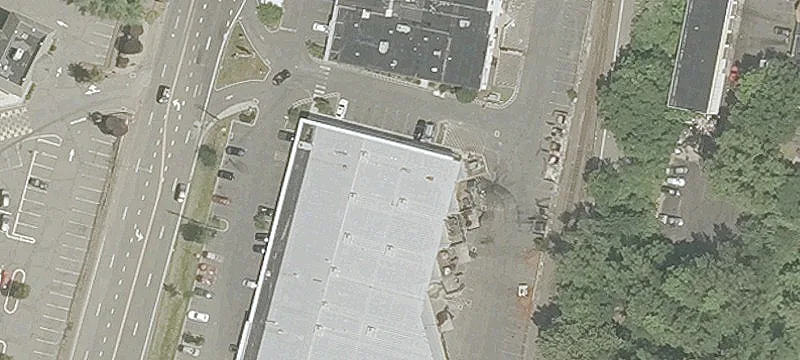 Grocery-Anchored Shopping Center For Rent