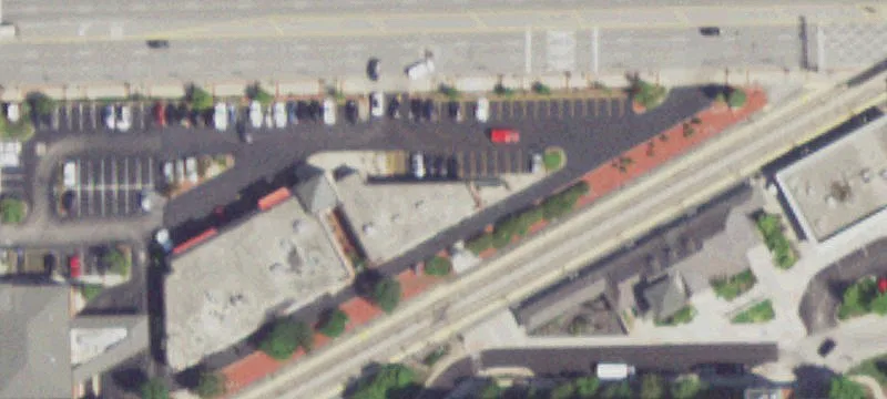 Retail Space in Oak Lawn