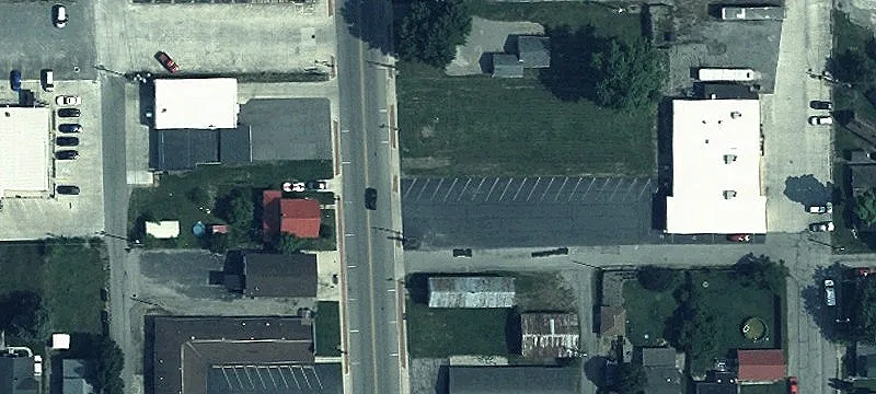 Grocery Store on Large Lot