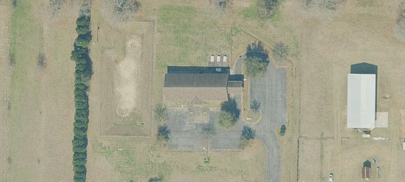 Versatile Building on Peaceful Acres