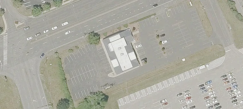 Restaurant/Retail Building in Buckland Hills
