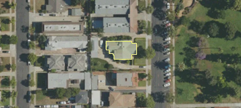 Alhambra Triplex Near Alhambra Park