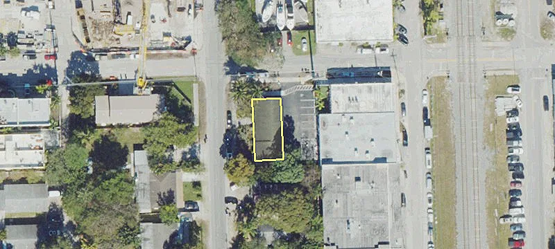 Freestanding Office/Showroom in Prime Location