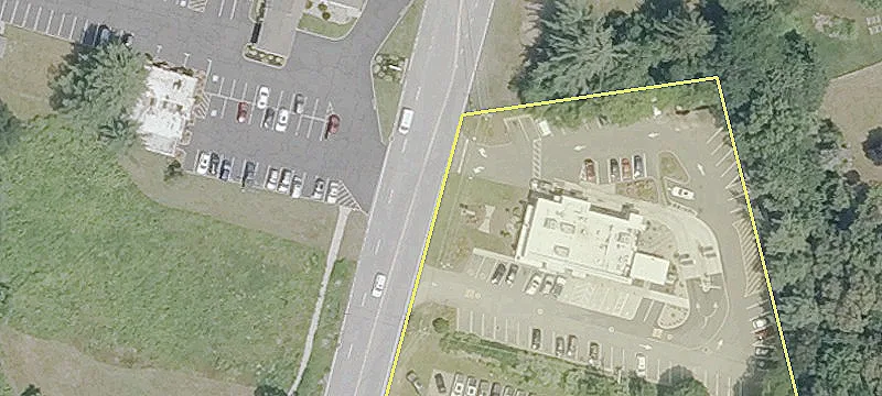 Three-Tenant Plaza in Mansfield, CT