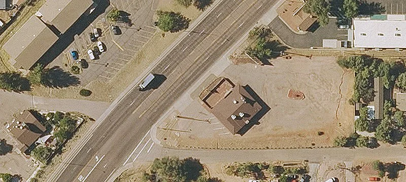 Restaurant Building on Large Lot