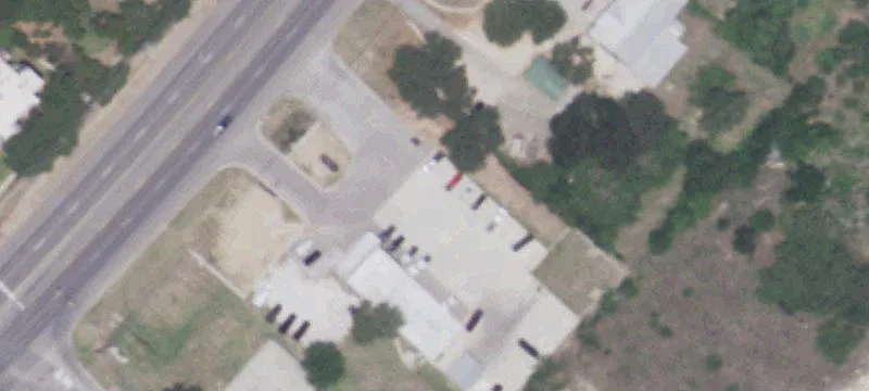 Lakeway Warehouse on High-Traffic Corridor