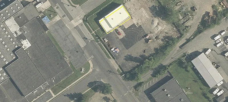 Distribution Building on Large Lot