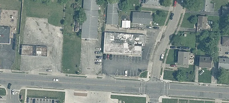Retail Units in Shopping Center