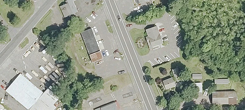 Auto Repair Shop on Major Corridor
