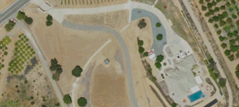 Land in De Luz hills