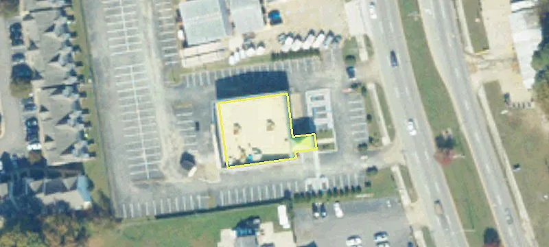 Spacious Retail Building with Parking